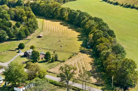 2510 Knob Creek Rd, Columbia, TN 38401