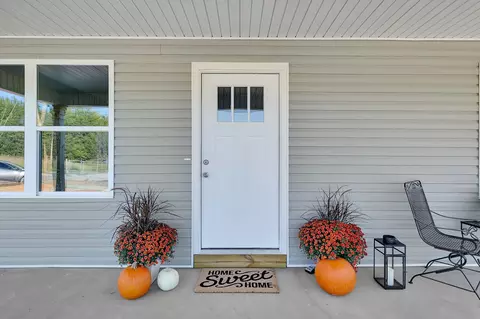 141 High School St, Charlotte, TN 37036