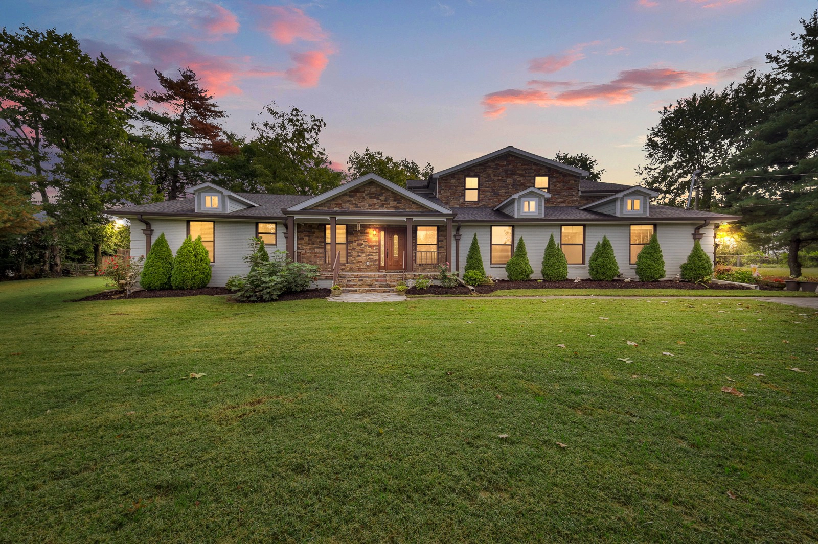 1106 LIPSCOMB DR  