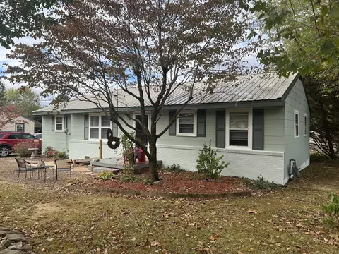 25 W Point Dr, Fayetteville, TN 37334