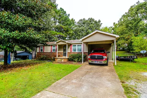 77 Chase Dr, Lexington, TN 38351