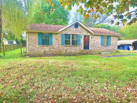 213 Rolling Acres Dr, White House, TN 37188