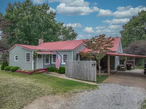 999 W College St, Greenbrier, TN 37073