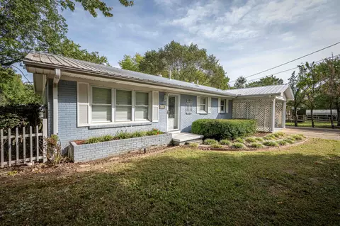 135 E Holley St, Parsons, TN 38363