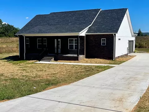 1042 N Spring St, Sparta, TN 38583