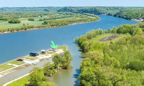 1219 River Front Dr, Clifton, TN 38425