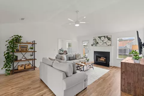 1180 Saint Andrews Dr, Murfreesboro, TN 37128