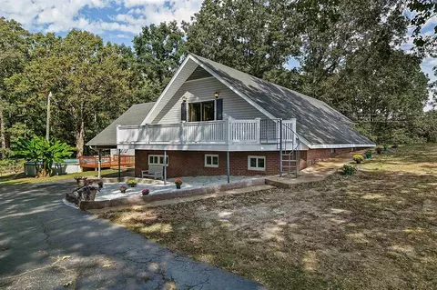 445 Dickson Ln, Lexington, TN 38351