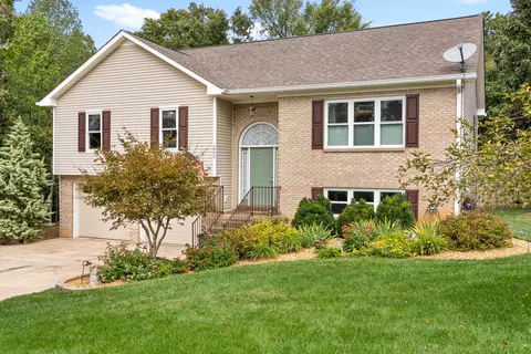 3993 Lakewood Dr, Clarksville, TN 37043