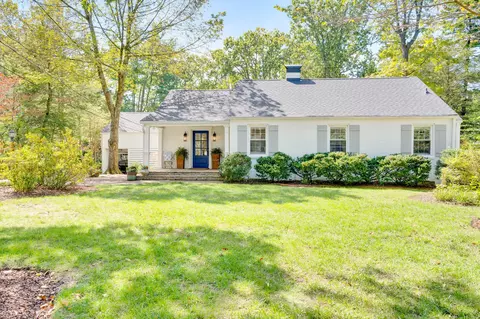 132 W Watkins St, Lookout Mountain, TN 37350