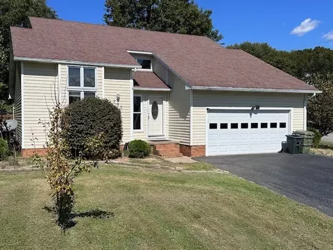 232 Creek View Dr, Hopkinsville, KY 42240