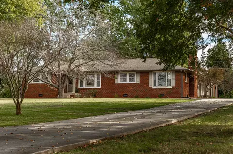 125 Lake Terrace Dr, Hendersonville, TN 37075
