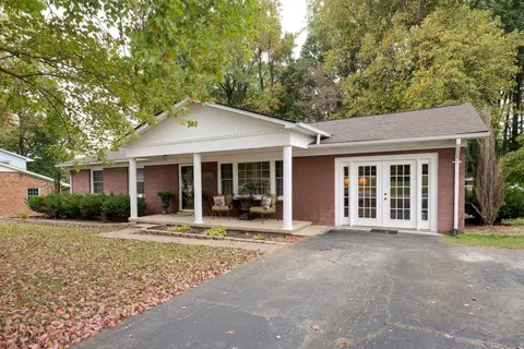 302 Hood Lakes Rd, Lawrenceburg, TN 38464