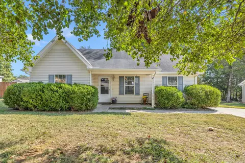 2049 Abingdon Dr, La Vergne, TN 37086