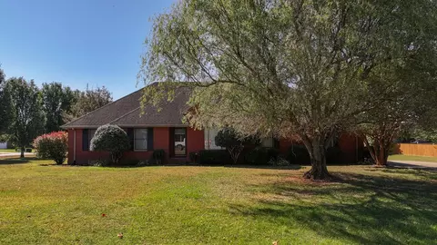 8 Steeplechase Dr, Fayetteville, TN 37334
