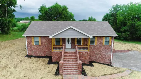 164 Chipman Rd, Bethpage, TN 37022