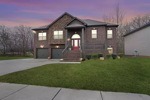 702 Cavalier Dr, Clarksville, TN 37040
