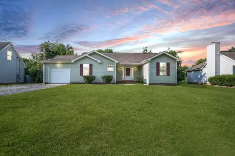 1233 Crystal Dr, Clarksville, TN 37042