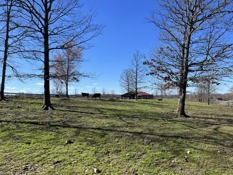 331 Christopher Ln, Lawrenceburg, TN 38464
