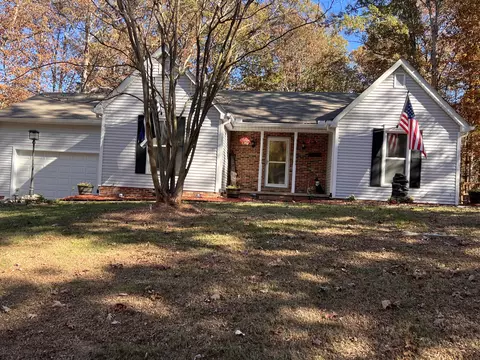 3510 Flag Dr, Centerville, TN 37033