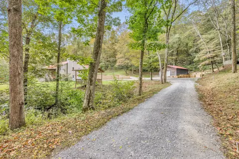 3994 Fairview Rd, Columbia, TN 38401