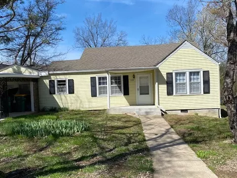218 Hopkins Ave, Lewisburg, TN 37091