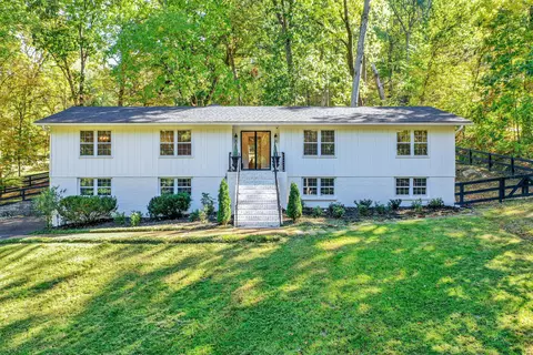 6747 Pennywell Dr, Nashville, TN 37205