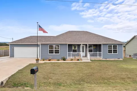 481 Strawberry Dr, Winchester, TN 37398