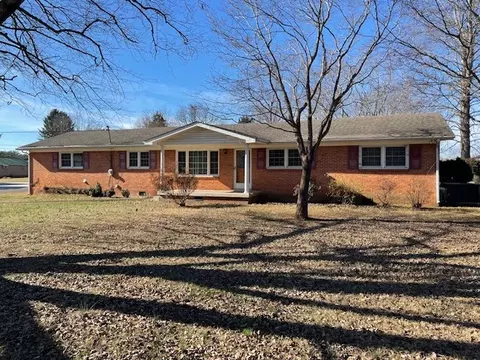 102 Elkins St, Estill Springs, TN 37330