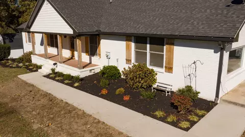 459 Bowling Branch Rd, Cottontown, TN 37048