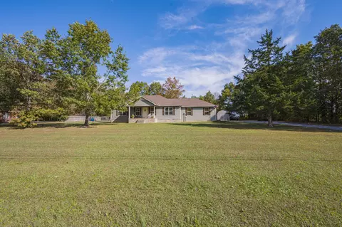 398 Parker Dr, Bradyville, TN 37026