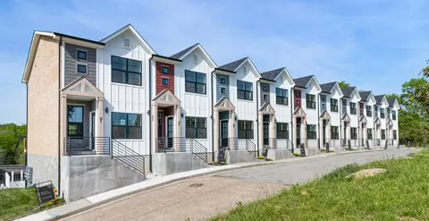 41 W High St #D7, Clarksville, TN 37040