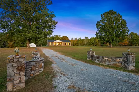 6201 Calvin Potts Rd, Primm Springs, TN 38476