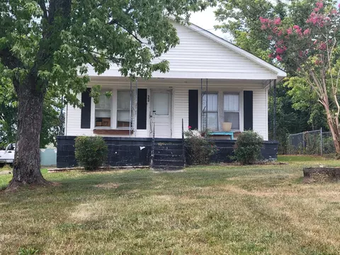 560 E Washington St, Pulaski, TN 38478