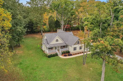 529 Aubrey Ln, Burns, TN 37029