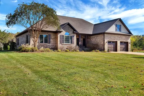 475 Cove Ln, Lawrenceburg, TN 38464