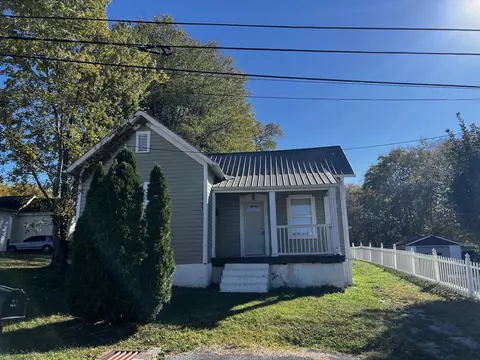 210 E 10th St, Columbia, TN 38401