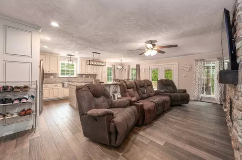 945 Old Lavinia Rd, Cedar Grove, TN 38321