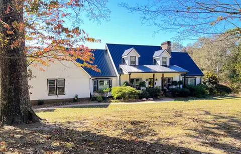1420 Liberty Rd, Charlotte, TN 37036