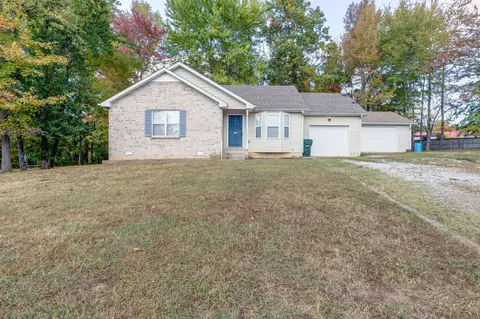 143 Silver Leaf Cir, Dickson, TN 37055
