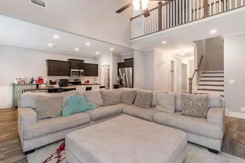 Living - 4204 Stark St, Murfreesboro, TN 37129 photo 2 of 3