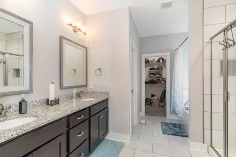 Bath - 4204 Stark St, Murfreesboro, TN 37129 photo 2 of 4