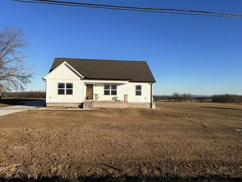 8512 Fredonia Rd, Manchester, TN 37355