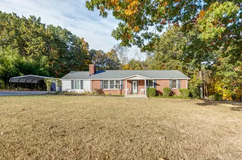 100 Meadowlark Dr, Dickson, TN 37055