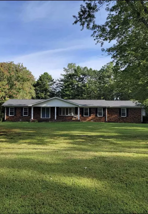 1512 Hillwood Cir, Lafayette, TN 37083