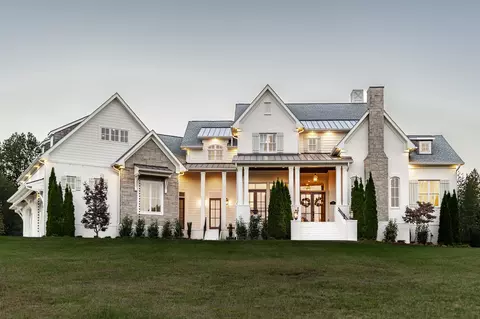 2475 Dobbins Pike, Portland, TN 37148