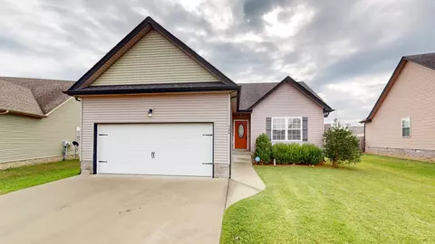 524 Falkland Cir, Clarksville, TN 37042