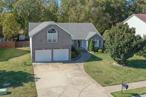 724 W Accipiter Cir, Clarksville, TN 37043