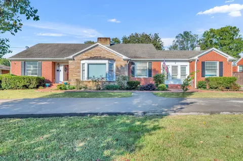302 Castle Heights Ave, Lebanon, TN 37087