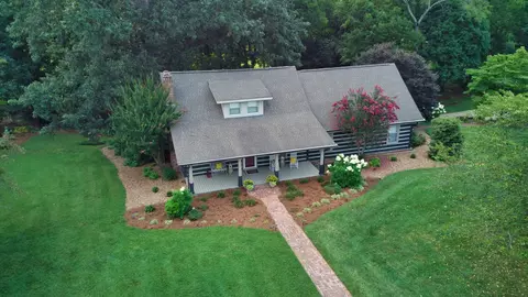 2800 Doe Dr, Clarksville, TN 37043